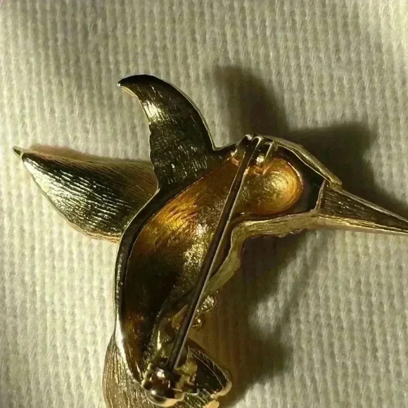 Crystal hummingbird brooch - Picture 5 of 9
